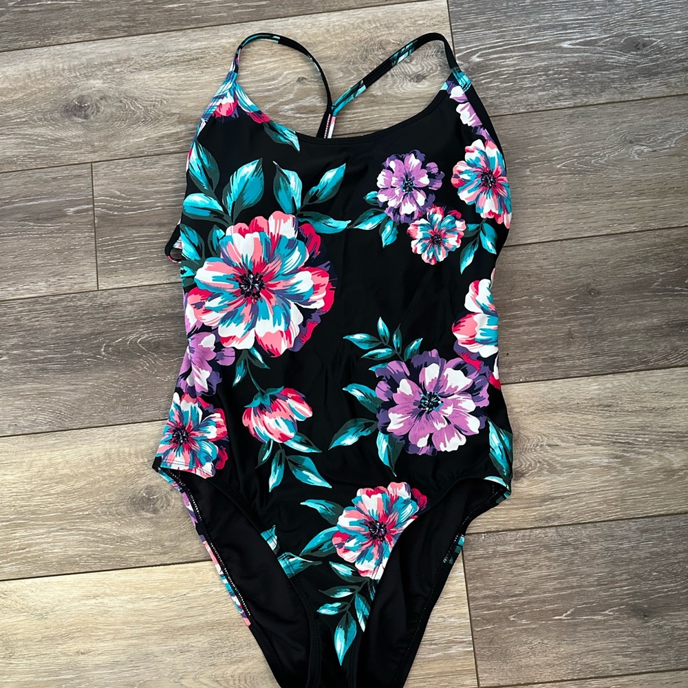Women’s one piece swimsuit NWOT